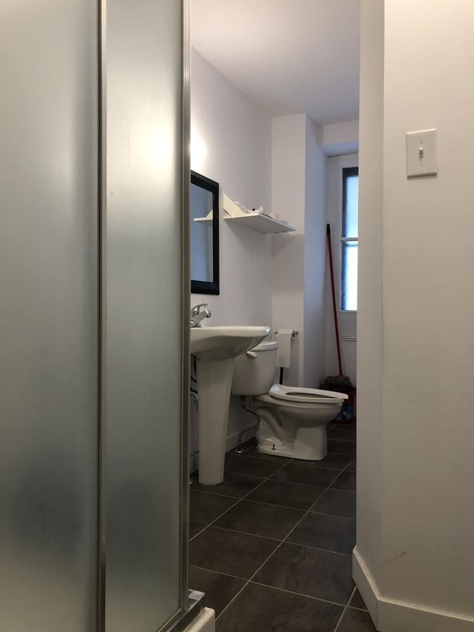 Zimmer mit Etagenbett und Gemeinschaftsbad